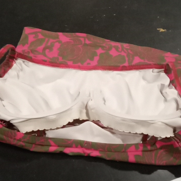 Lands End Swimming Top. 14 - Picture 4 of 6